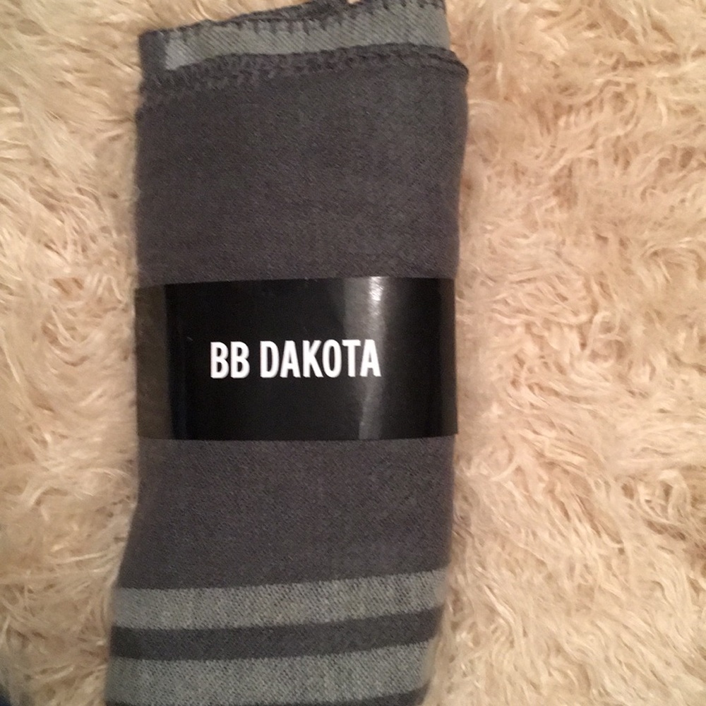 NWT BB Dakota poncho one size